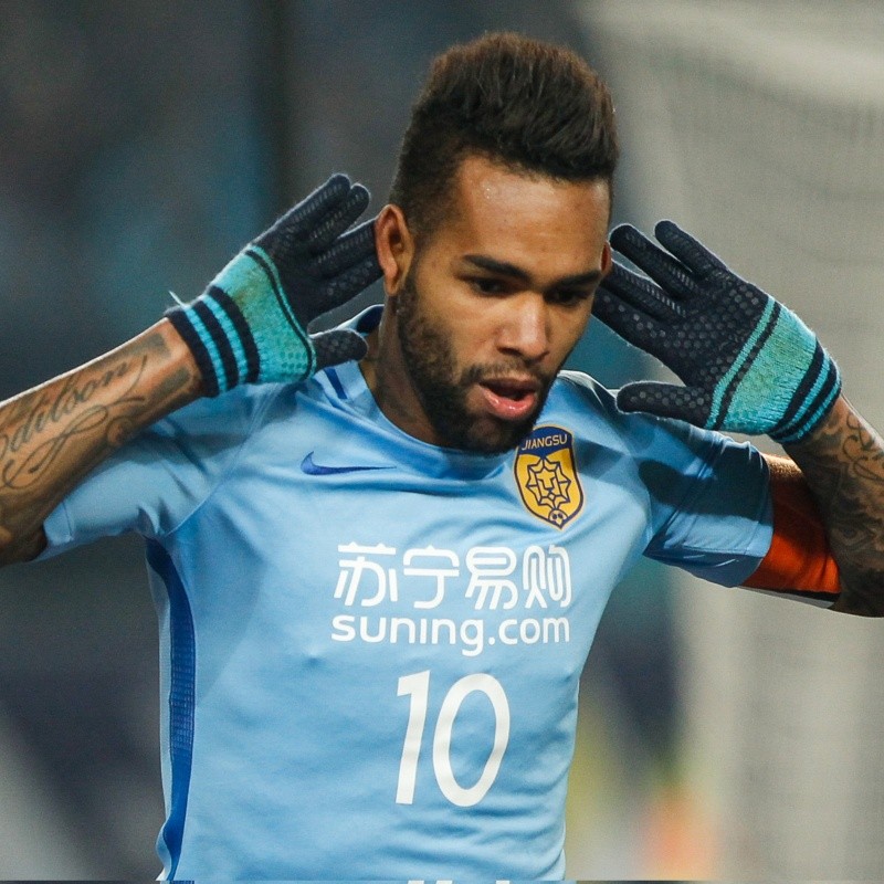 Gigante brasileiro avança no interesse e pode acertar com o atacante Alex Teixeira