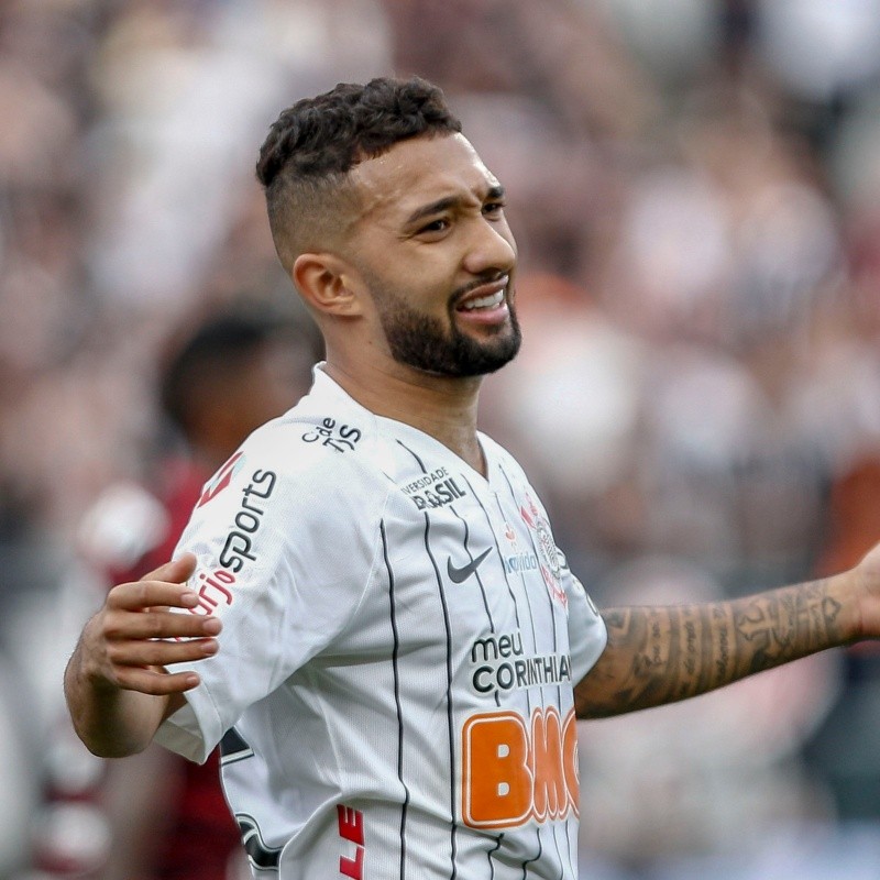 A pedido de badalado técnico brasileiro, Clayson, ex-Corinthians, acerta com novo clube, afirma jornalista