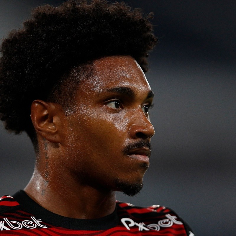 Flamengo trava renovação de Vitinho, e jogador pode fechar com outro gigante brasileiro