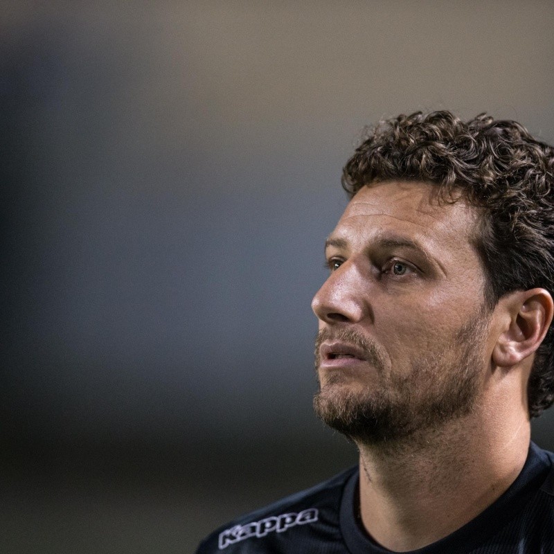 Curtiu? Especulado no Santos, Elano vai dirigir time da Série B do Brasileirão