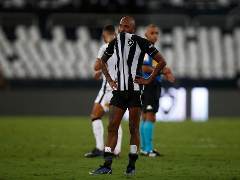 Sem espaço no Botafogo, Chay encaminha acerto com tradicional clube brasileiro