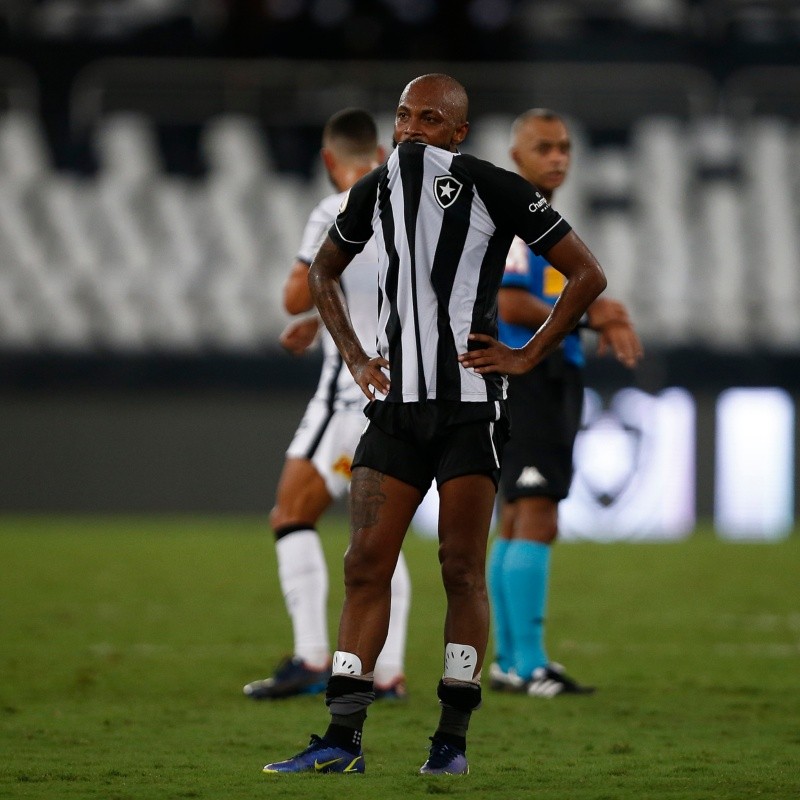 Sem espaço no Botafogo, Chay encaminha acerto com tradicional clube brasileiro