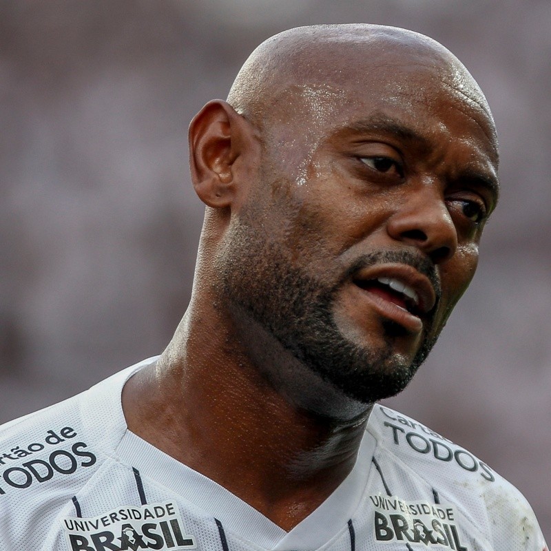 Vagner Love será anunciado por um novo time brasileiro até o fim desta semana