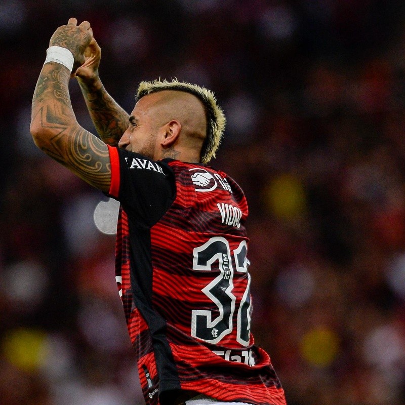 Vidal não se segura e dá declaração emotiva após goleada do Flamengo