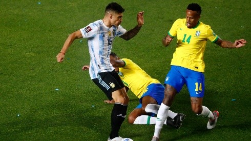 Brasil e Argentina, em campo pelas Eliminatórias (Foto: Getty Images)