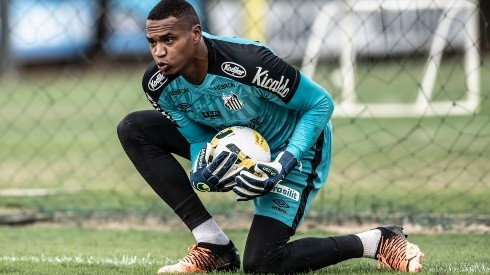 Botafogo fez outra proposta por John, goleiro do Santos