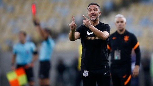 Bernard desmente portais que disseram que o meia negocia sua ida para o Corinthians (Foto: Wagner Meier/Getty Images)