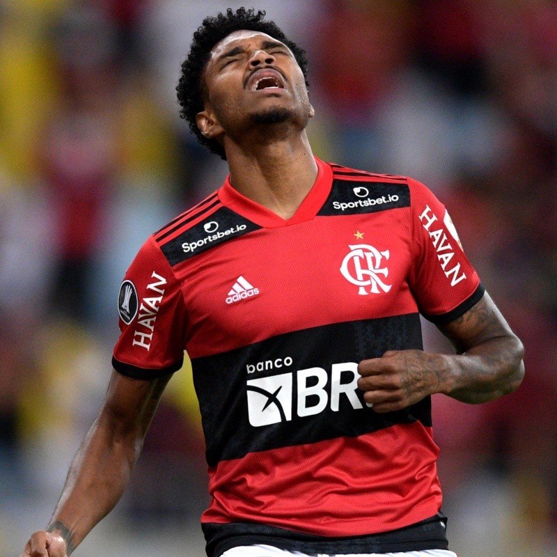 Vitinho deve deixar o Flamengo e ir para o futebol europeu ainda neste mês