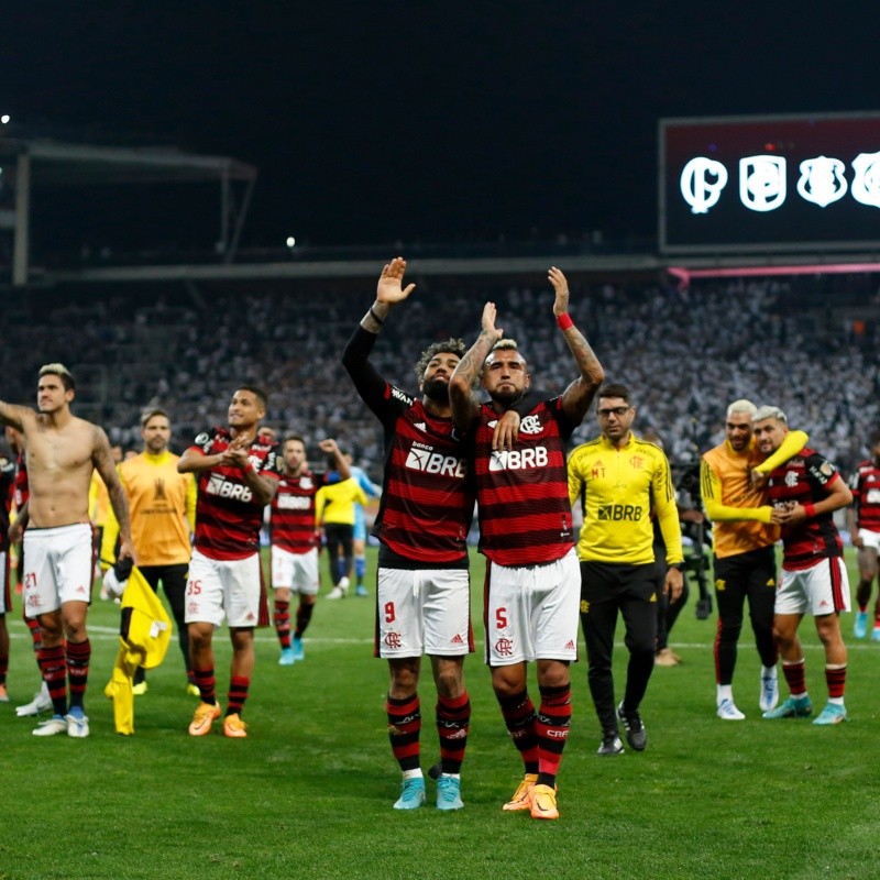 Titular absoluto do Flamengo é flagrado bêbado em festa e torcida carioca leva numa boa; veja o vídeo