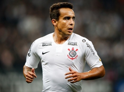 Ex-Corinthians, Jadson surpreende e define seu futuro para essa temporada