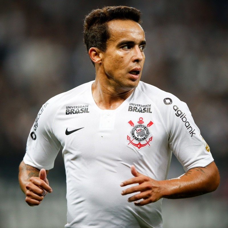 Ex-Corinthians, Jadson surpreende e define seu futuro para essa temporada