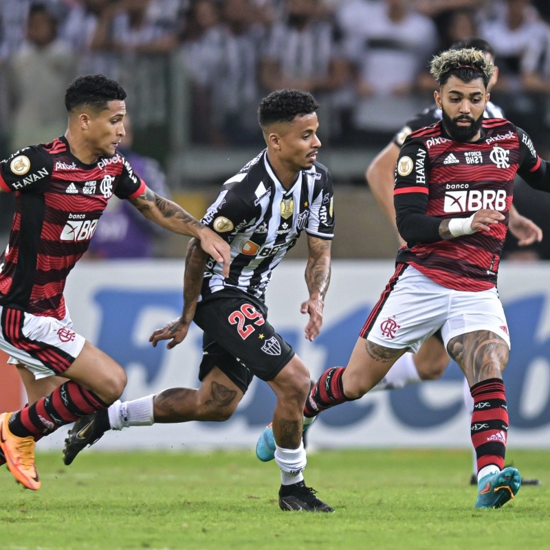 Gigante europeu prepara investida para fechar com titular absoluto do Flamengo