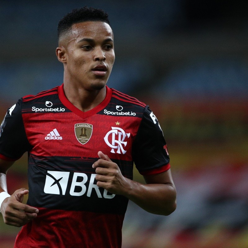 Clube espanhol faz proposta e partida contra Vélez pode ser a última de Lázaro no Flamengo