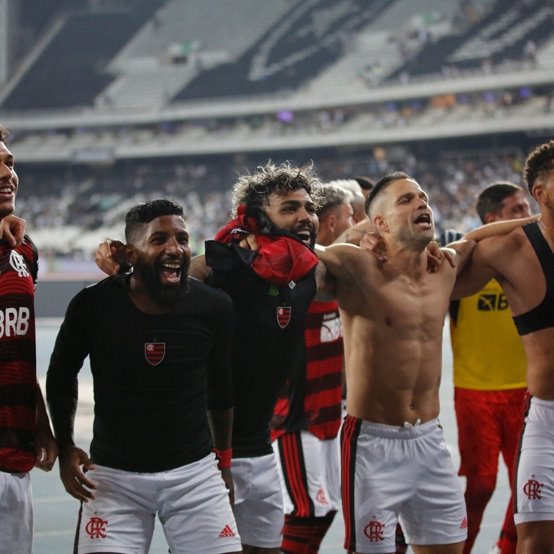 Estrela do Flamengo se envolve em confusão durante Rock in Rio e precisa ser contido por seguranças: "Queria ir para cima"; veja o vídeo