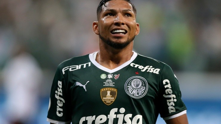 Rony recebe homenagem do Palmeiras; Dar a minha vida em todos os jogos  pelo clube
