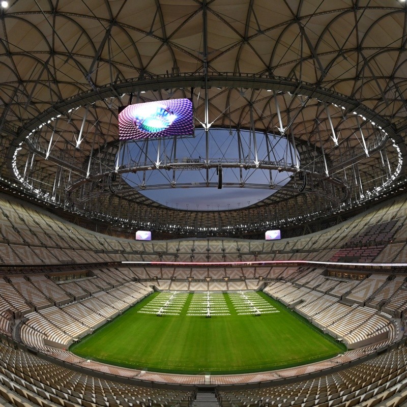 Filas enormes e escassez de água marcam teste de principal estádio da Copa do Mundo