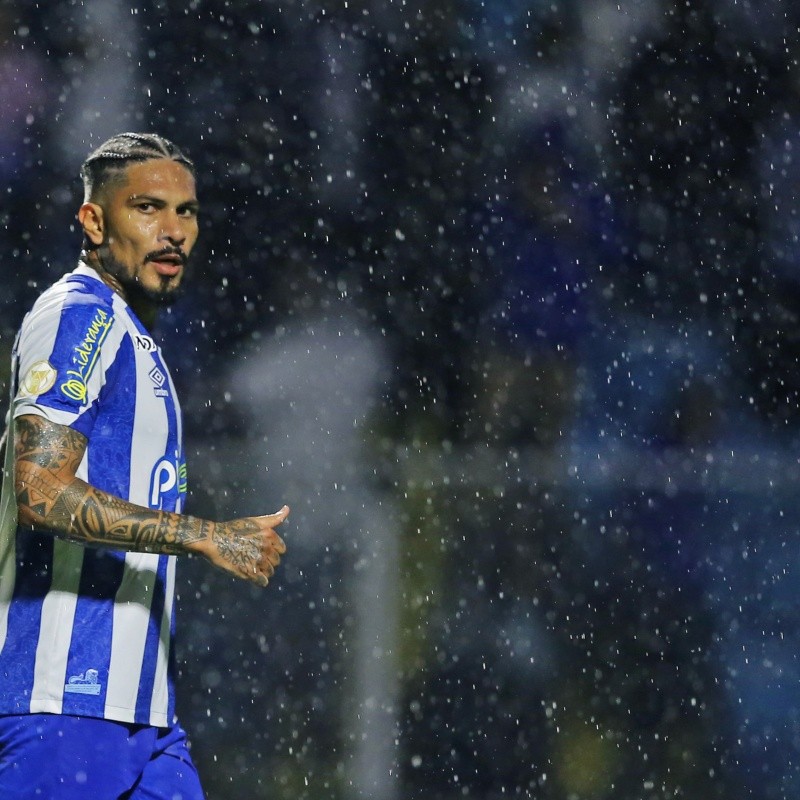 Paolo Guerrero pode deixar o Avaí e acertar com novo clube para 2023