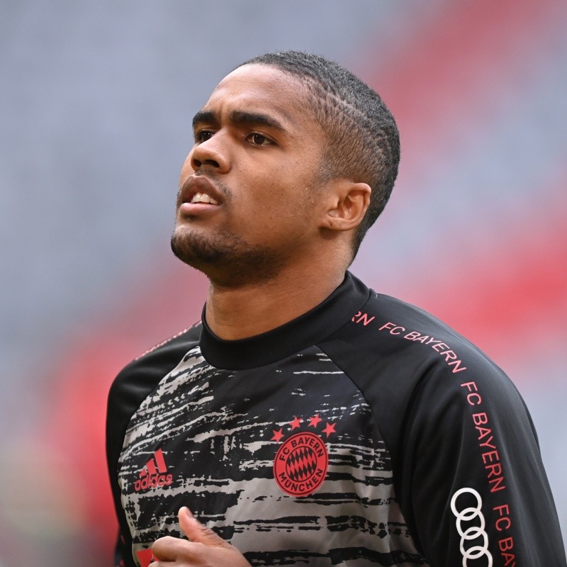 Douglas Costa tem conversa com treinador de gigante brasileiro e pode pintar no Brasil em 2023