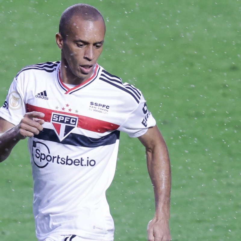 São Paulo pode não renovar contrato de Miranda após lesão; entenda