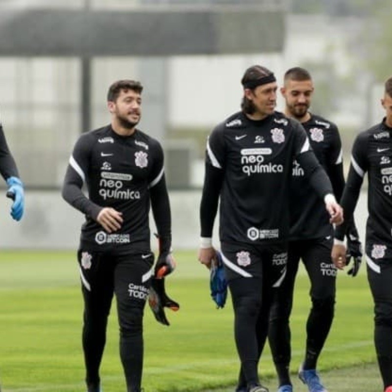 Corinthians pode "perder" dois goleiros para a próxima temporada; um deles tem saída quase confirmada