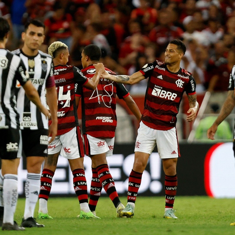 Flamengo pode dar chapéu no Atlético MG e fechar com volante