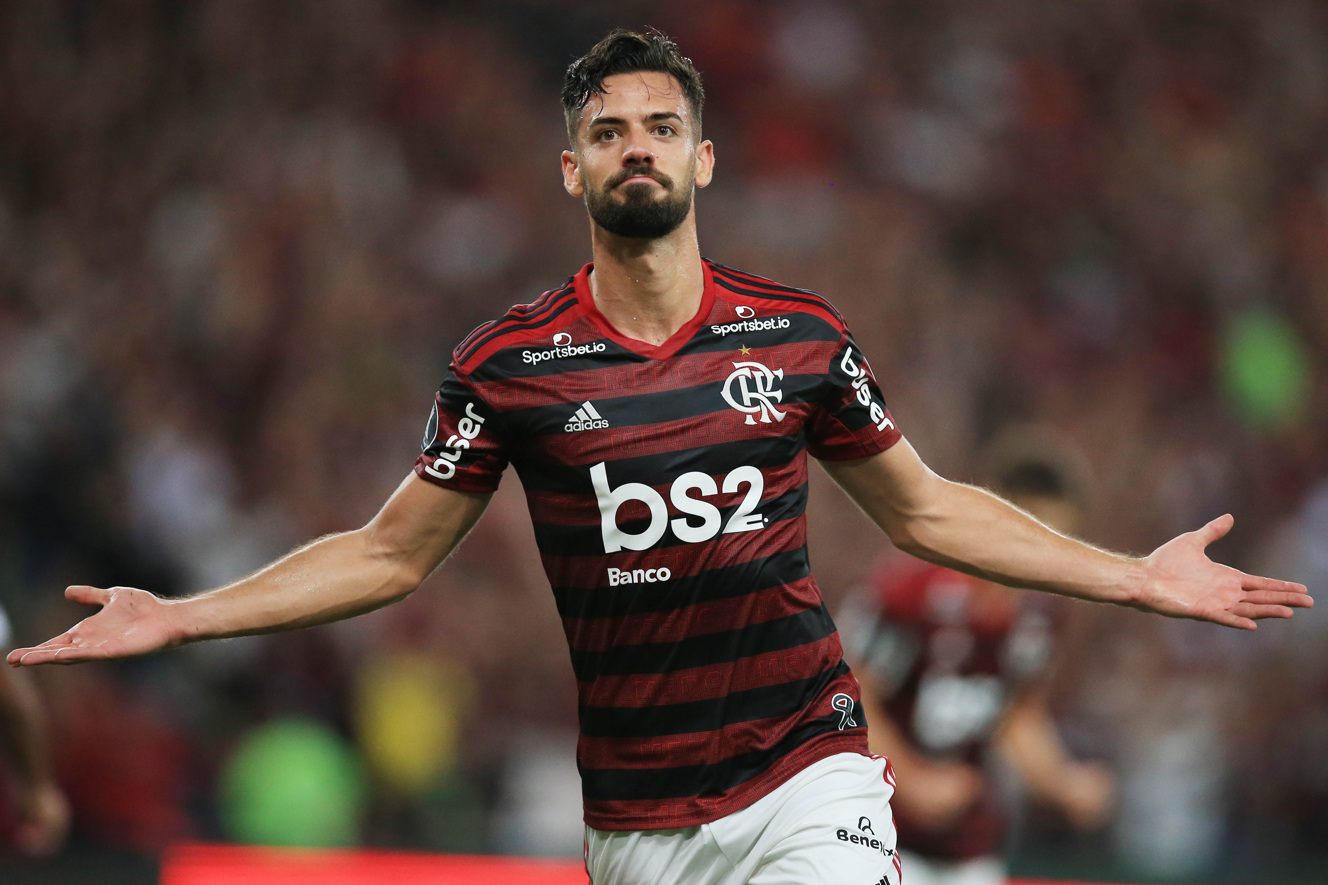 Ex-zagueiro do Flamengo é esfaqueado na Itália