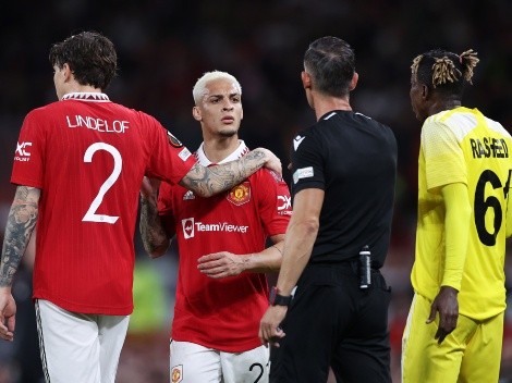 Ídolo do Manchester United faz duras críticas a Antony após Brasileiro fazer 'firula' durante partida