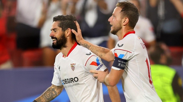 Comemoração dos jogadores do Sevilla (Foto: Getty Images)