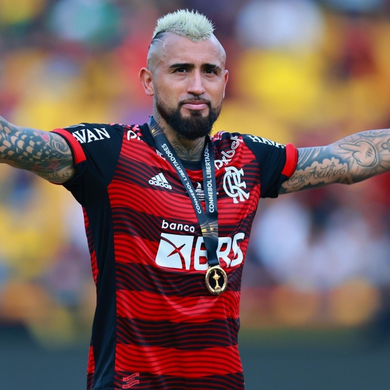 Ex-Barcelona, Vidal, do Flamengo, provoca o Real Madrid na comemoração do título da Libertadores