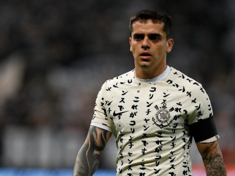 Fagner entra em 'rota de colisão' com Vítor Pereira e pode ganhar força fora do Corinthians