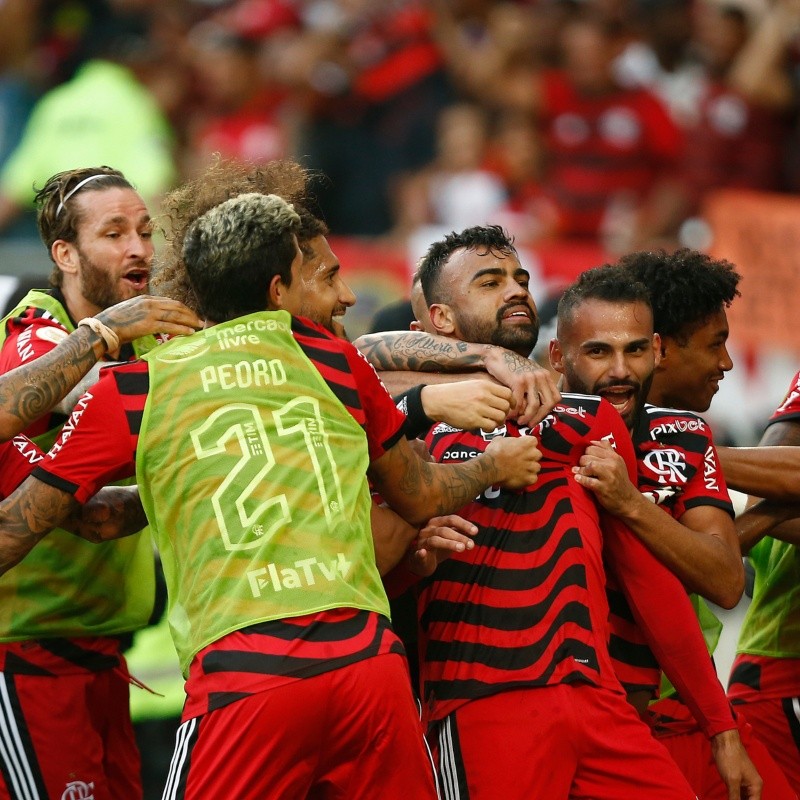 Após derrota para o Coritiba, zagueiro do Flamengo reclama da arbitragem