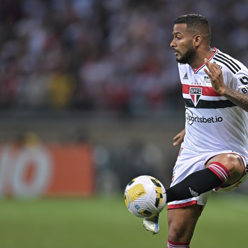 Reinaldo entra na mira de mais um clube da Série A e encaminha saída do São Paulo