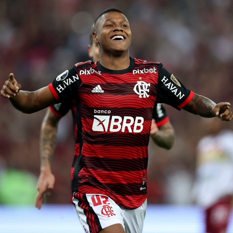 Clube da Premier League cogita pagar quantia milionária por promessa do Flamengo