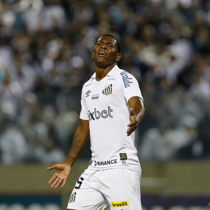 Emelec tem interesse em Bryan Angulo, do Santos