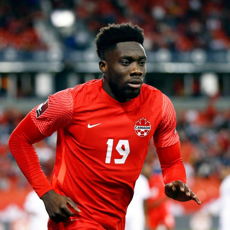 Alphonso Davies não participa de amistoso da Seleção e gera preocupação para a Copa do Mundo