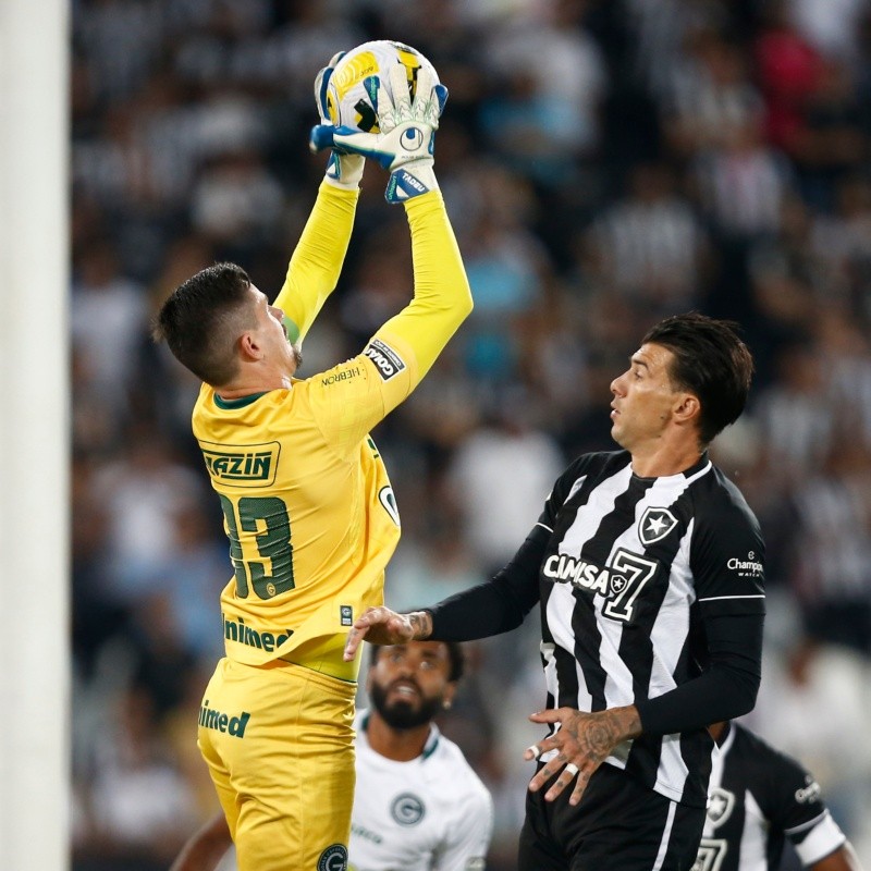 Mercado de 2023: Tadeu, do Goiás, entra na mira de gigante do Brasileirão