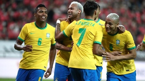 Jogadores brasileiros comemoram gol diante da Coreia do Sul (Foto: Getty Images)