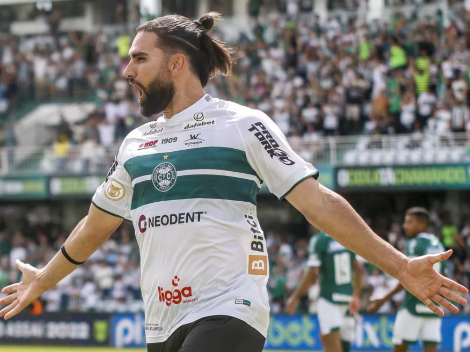 Ex-Coritiba, Léo Gamalho acerta com tradicional equipe do futebol brasileiro para 2023