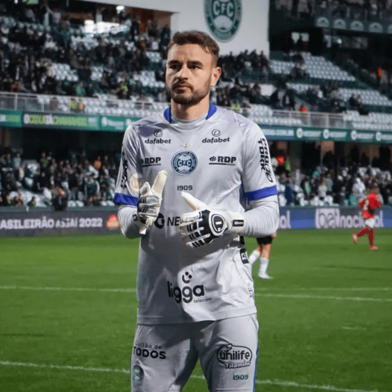 Ex-Milan e em alta no Coritiba, Gabriel Vasconcellos é alvo de um dos maiores clubes do Brasil e define seu futuro