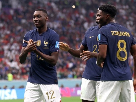 Kolo Muani e Tchouaméni sofrem racismo após derrota na Copa do Mundo e privam suas redes sociais