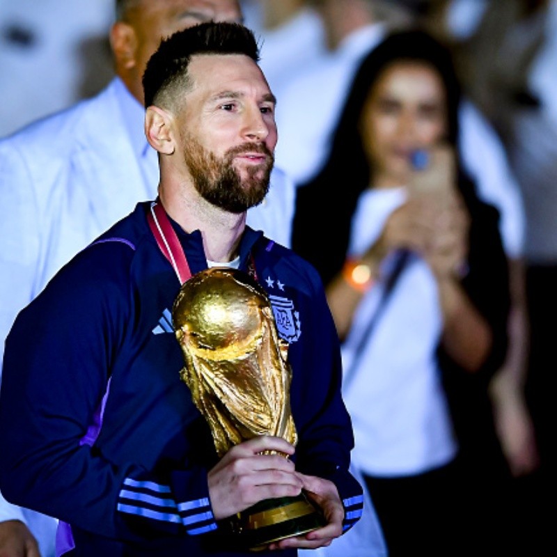 Messi liga para rádio após ser homenageado pelo título da Copa do Mundo