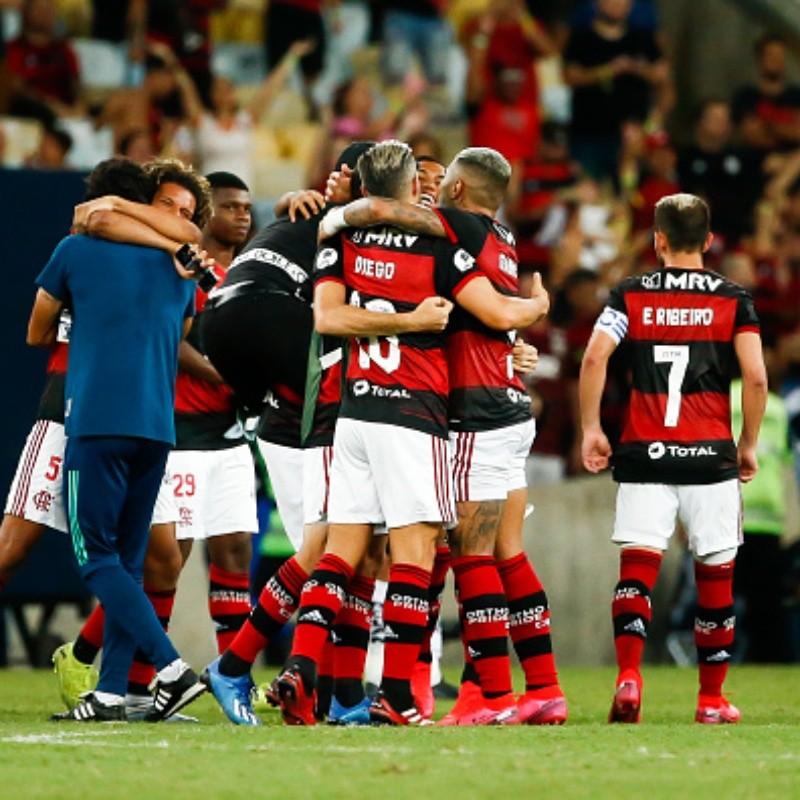 Flamengo assina contrato de jovem de 16 anos com multa milionária