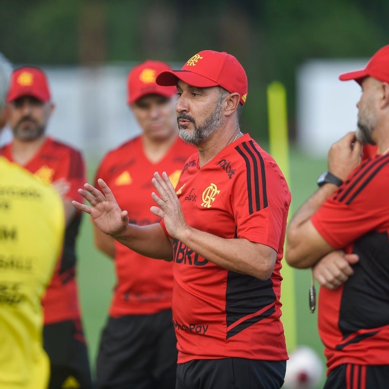 Jornalista detona Vitor Pereira: "VP diz que foi ao Flamengo pra ganhar títulos. E veio ao Corinthians pra quê, português cara de pau?"