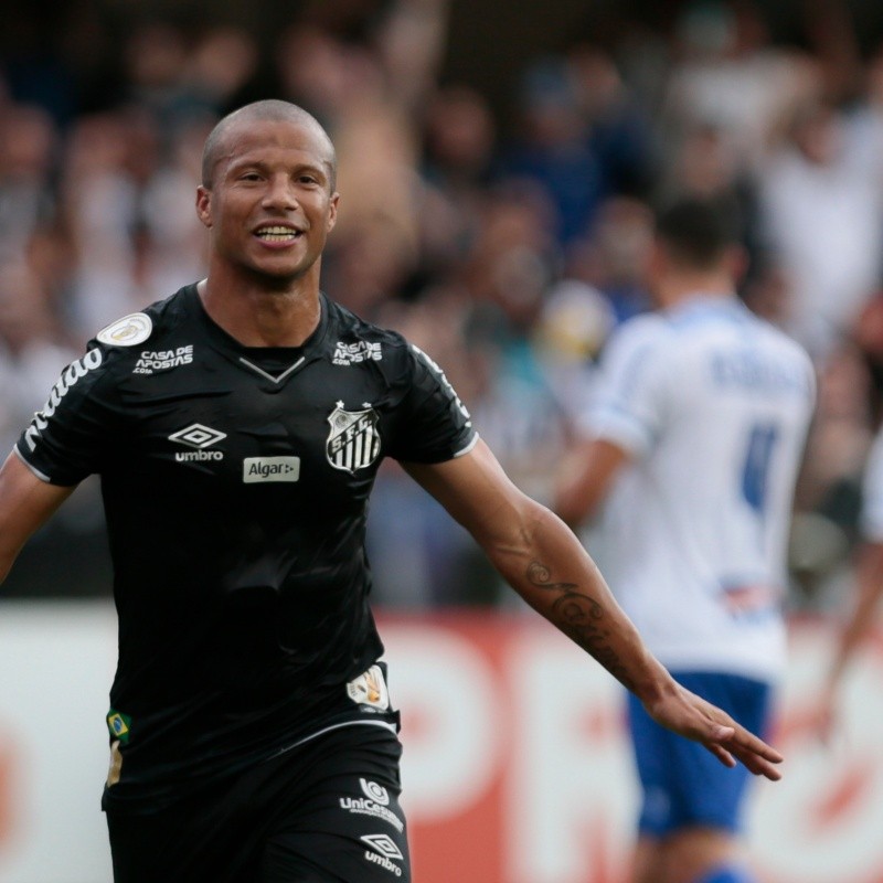 Carlos Sánchez rescinde com o Santos e é anunciado por grande clube do futebol sul-americano