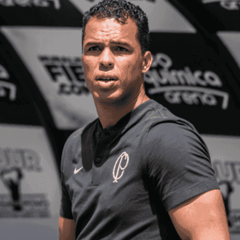 Após reunião com Fernando Lázaro, atacante surpreende, pede para deixar o Corinthians e acerta com novo clube