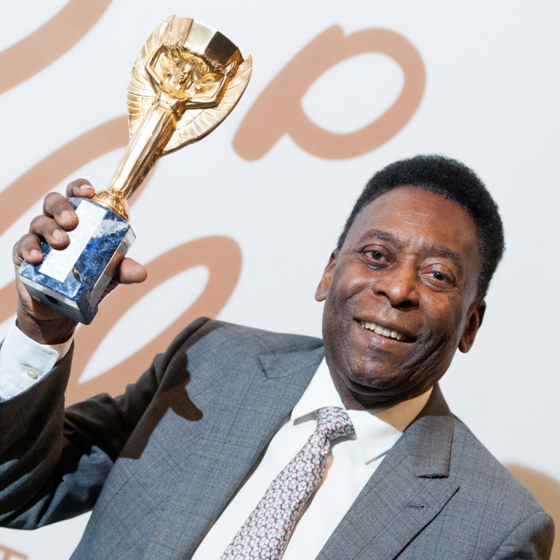 Torcida de gigante brasileiro insulta Pelé durante minuto de silêncio; veja o vídeo