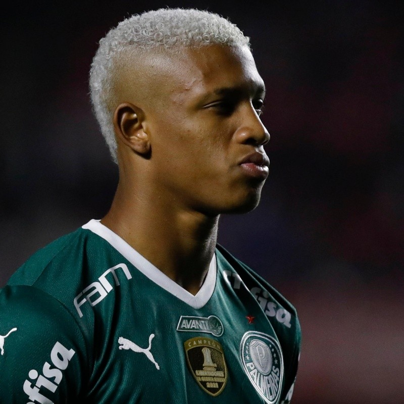 Palmeiras adota cautela na procura por um substituto para Danilo; entenda