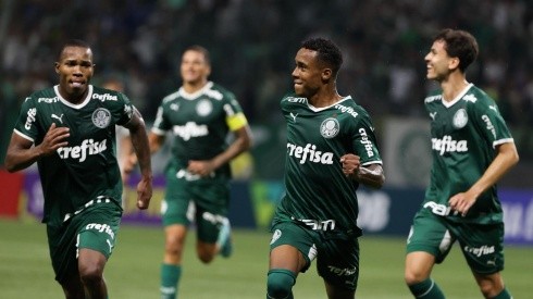 Jogadores do Palmeiras comemoram gol diante do Goiás (Foto: Fabio Menotti/Palmeiras/by Canon)