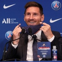 Messi diz 'sim' e fará reunião para negociar contrato com grande clube