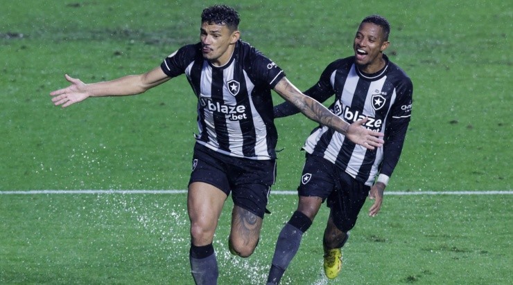 Jogadores do Botafogo comemoram gol (Foto: Getty Images)